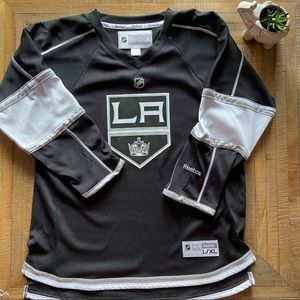 Fits youth & sm. ladies! LA KINGS HOCKEY JERSEY